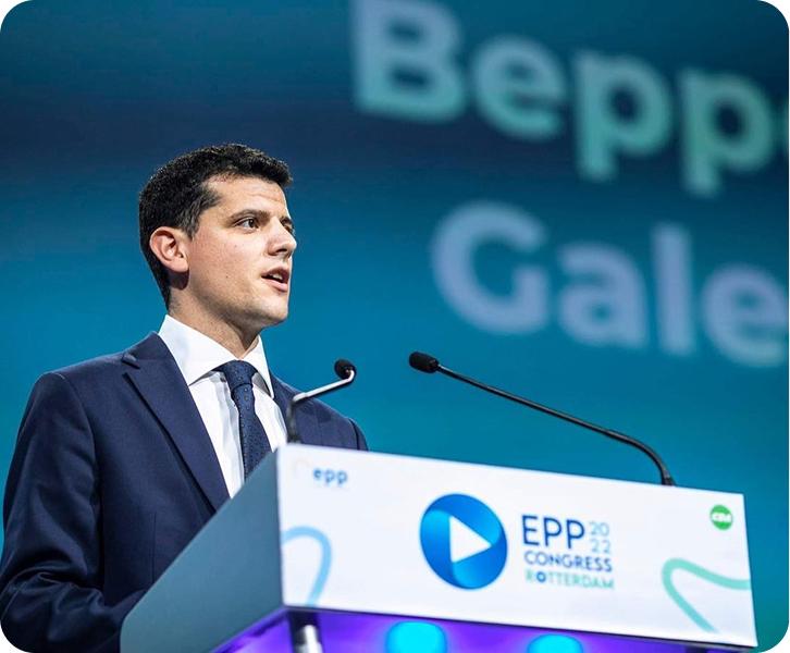 Beppe speaking at the EPP Congress